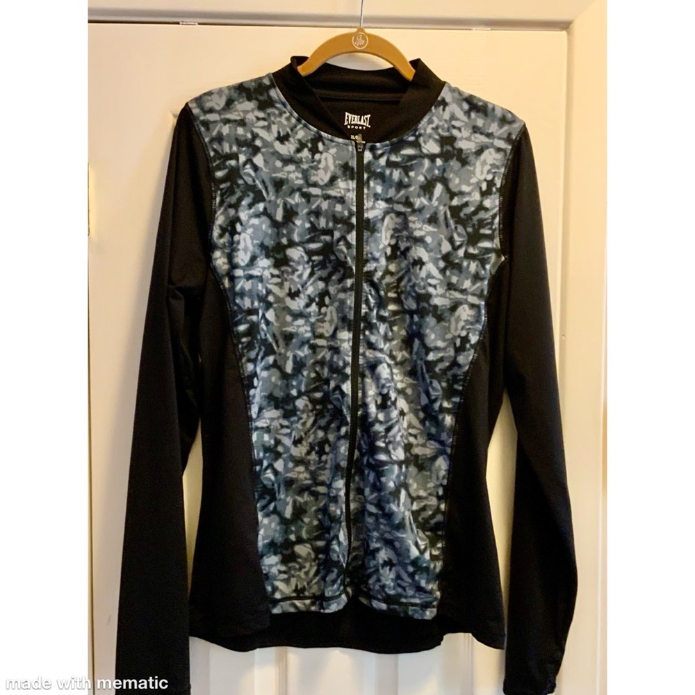 Everlast Women’s Workout Sweatshirt Long Sleeve Zip Up. 
-Size XL